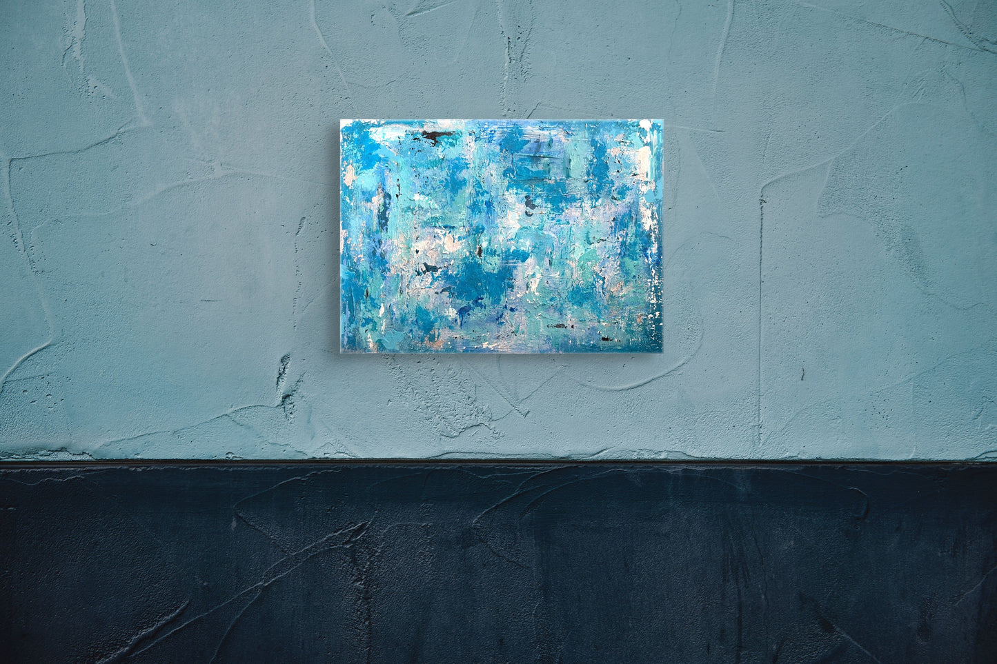 vivi & vela artwork display for 'denim': abstract artwork in a modern interior, highlighting calming blues and metallic elements inspired by denim and waves.