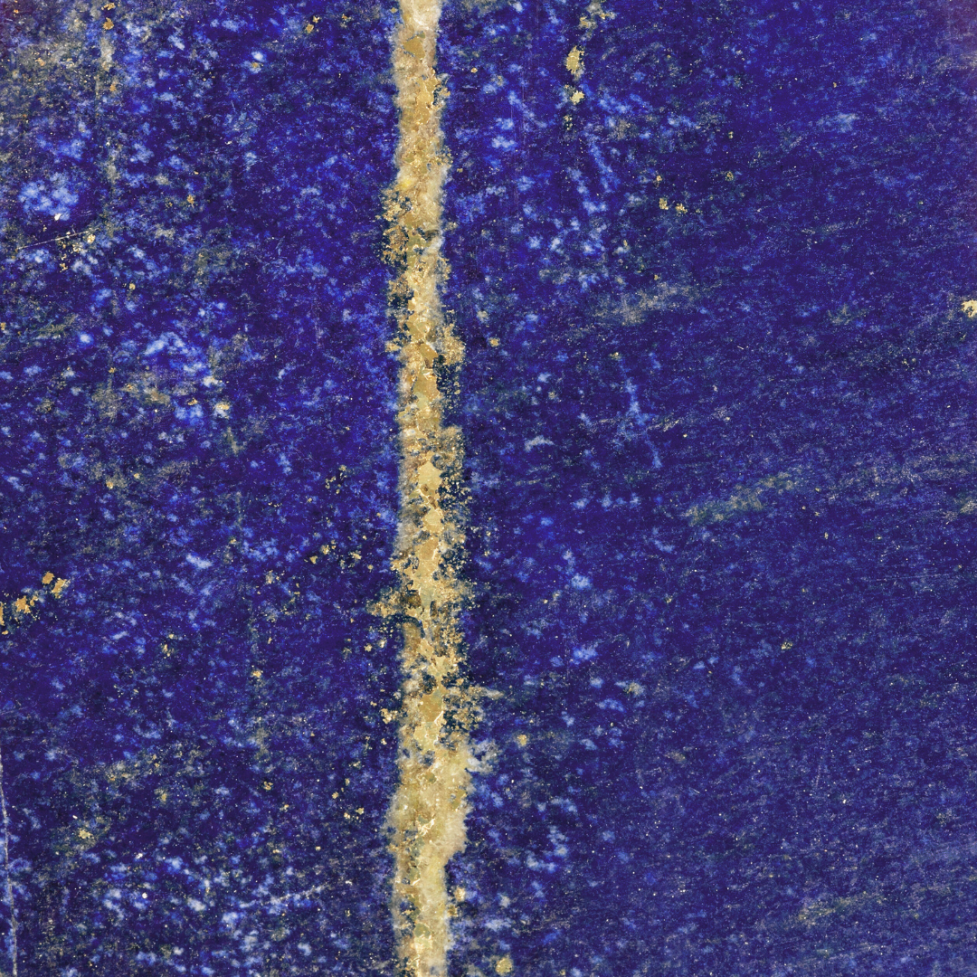 vivi & vela lapis lazuli inspiration - close-up of raw lapis lazuli with golden streaks